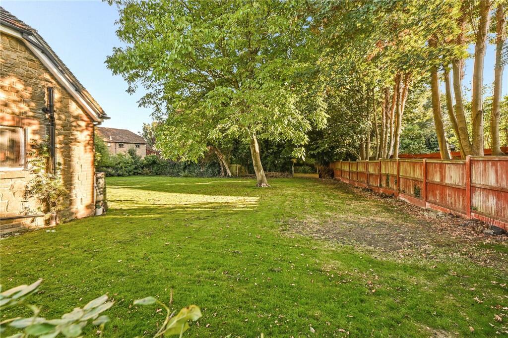 5 bedroom detached house for sale in The Street, WillesboroughLees