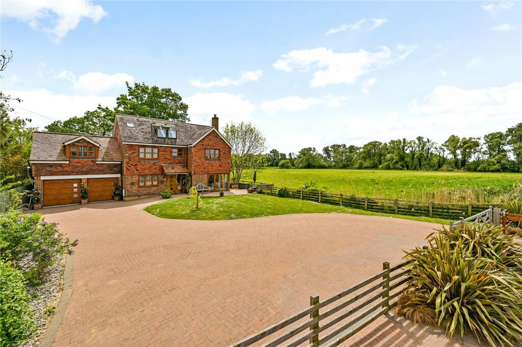 5 bedroom detached house for sale in Salters Lane, Brookland, Romney