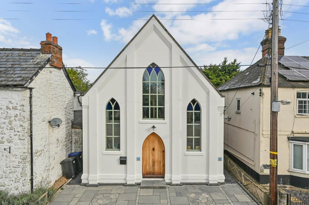 2 bedroom house for sale in Shalmsford Street, Chartham, Canterbury, Kent, CT4