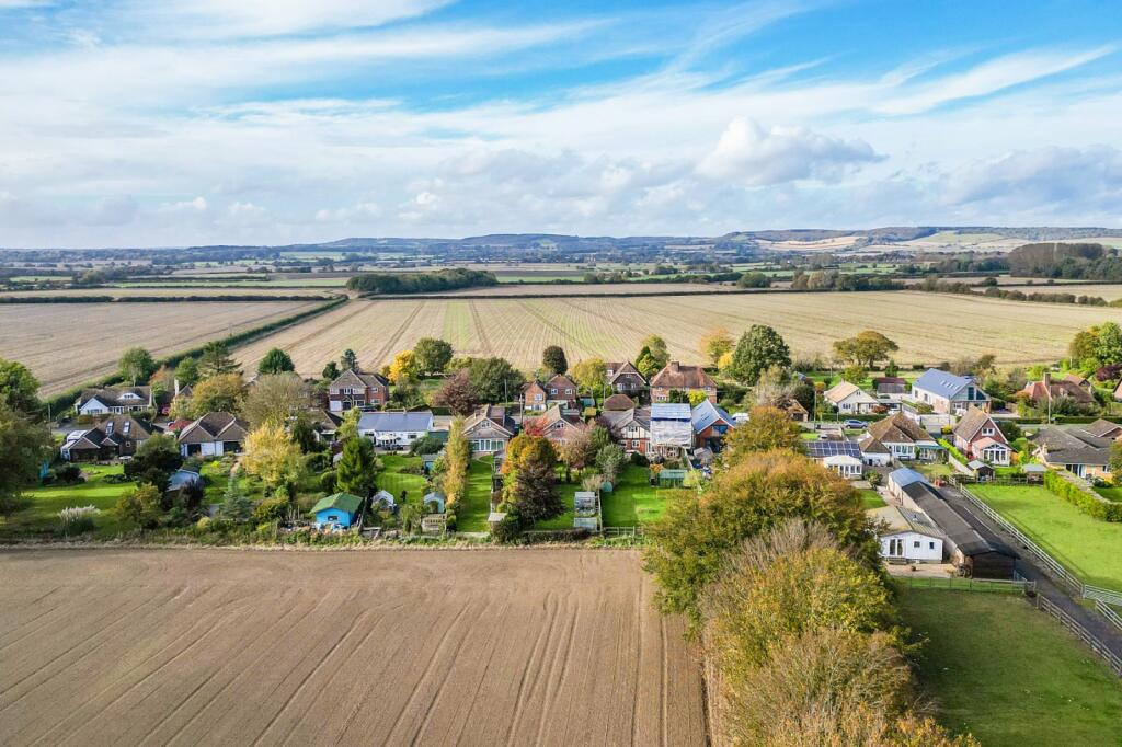4 bedroom detached house for sale in The Street, Brook, Ashford, Kent, TN25