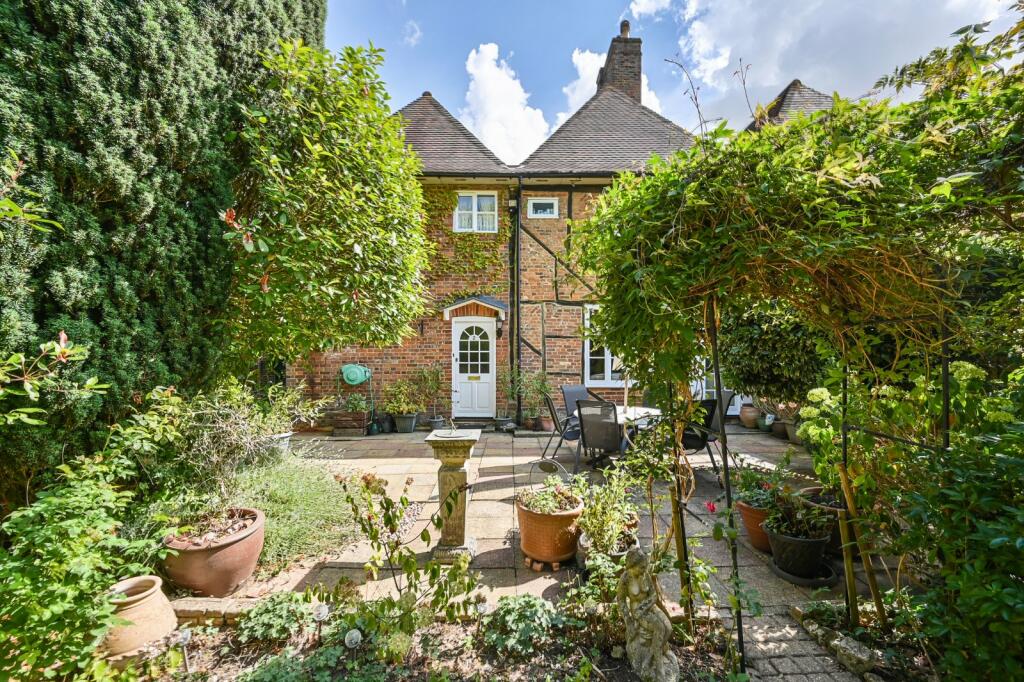 3 bedroom semidetached house for sale in Boys Hall Road, Willesborough