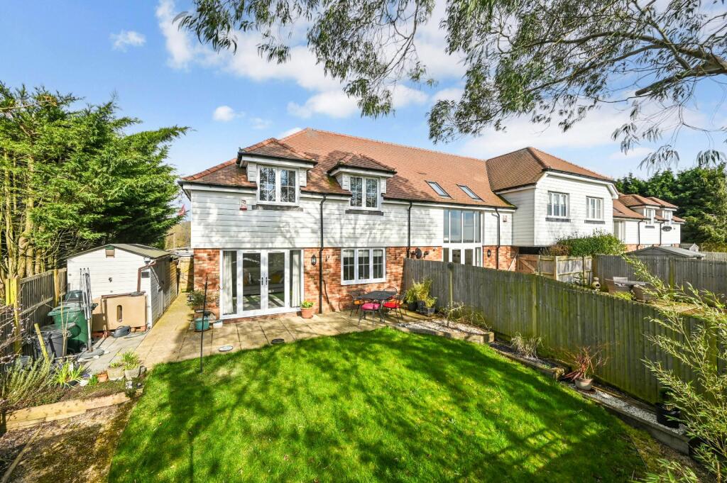 3 bedroom end of terrace house for sale in Blackberry Lane, Charing