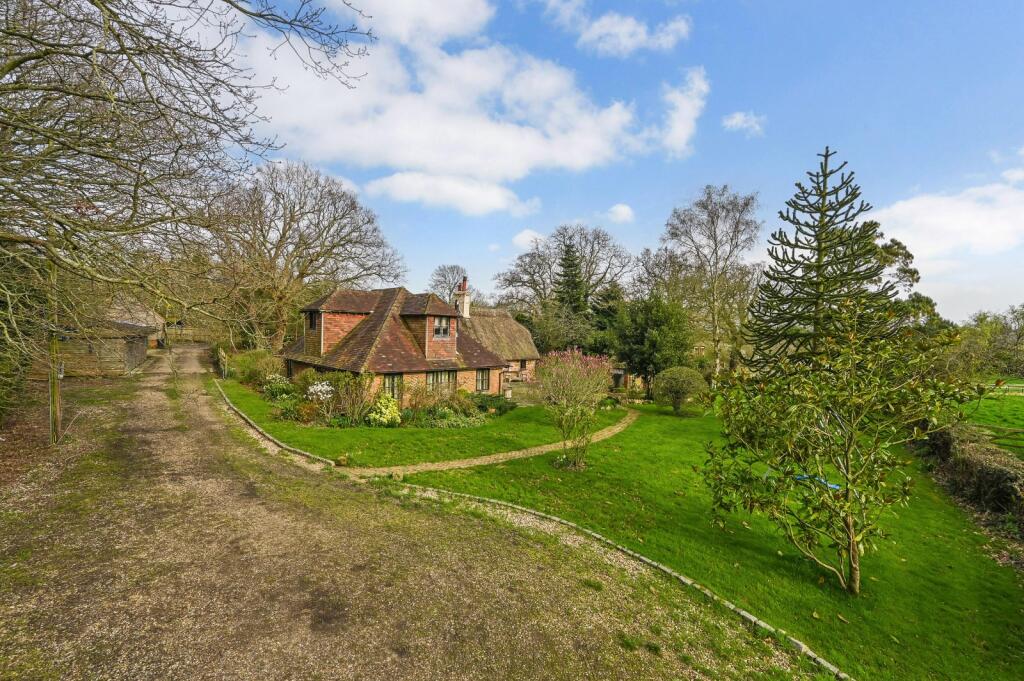 4 bedroom detached house for sale in Cherry Orchard Lane, Bonnington