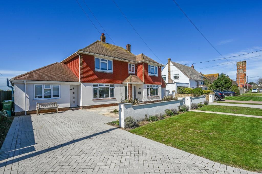 5 bedroom detached house for sale in Madeira Road, Littlestone, New