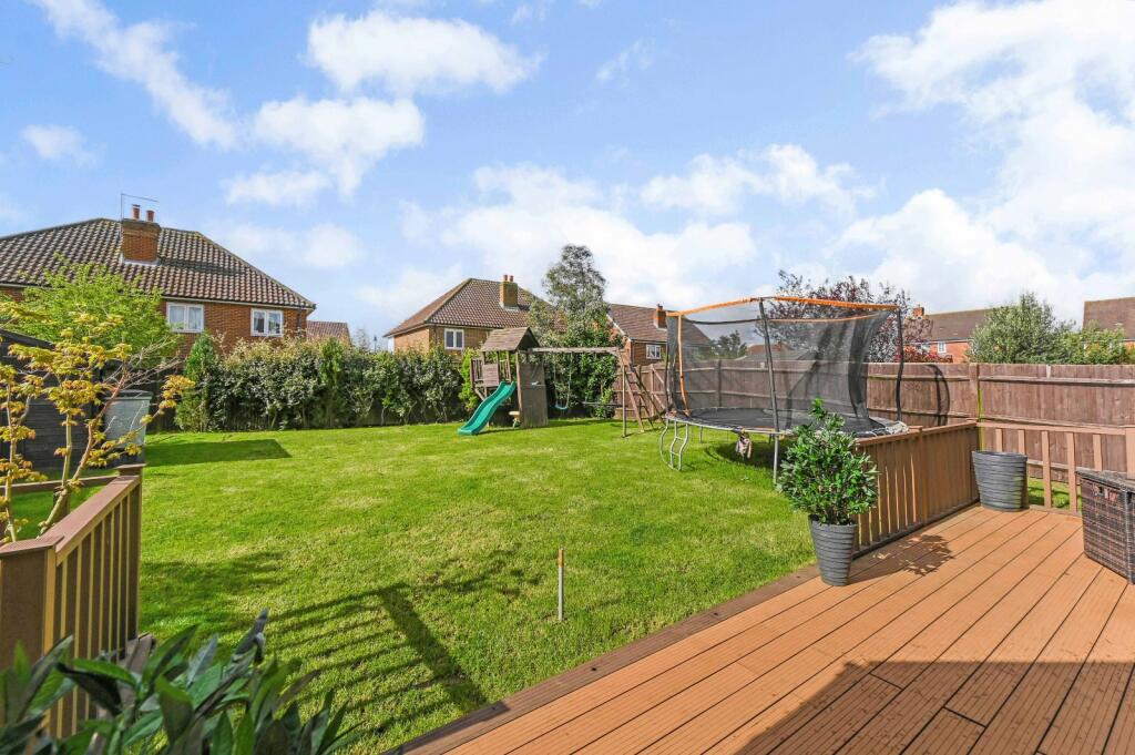 4 bedroom detached house for sale in Wheatfields, Aldington, Ashford