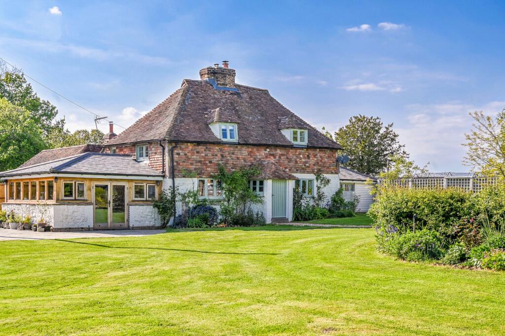 4 bedroom detached house for sale in Frith Road, Aldington, Ashford