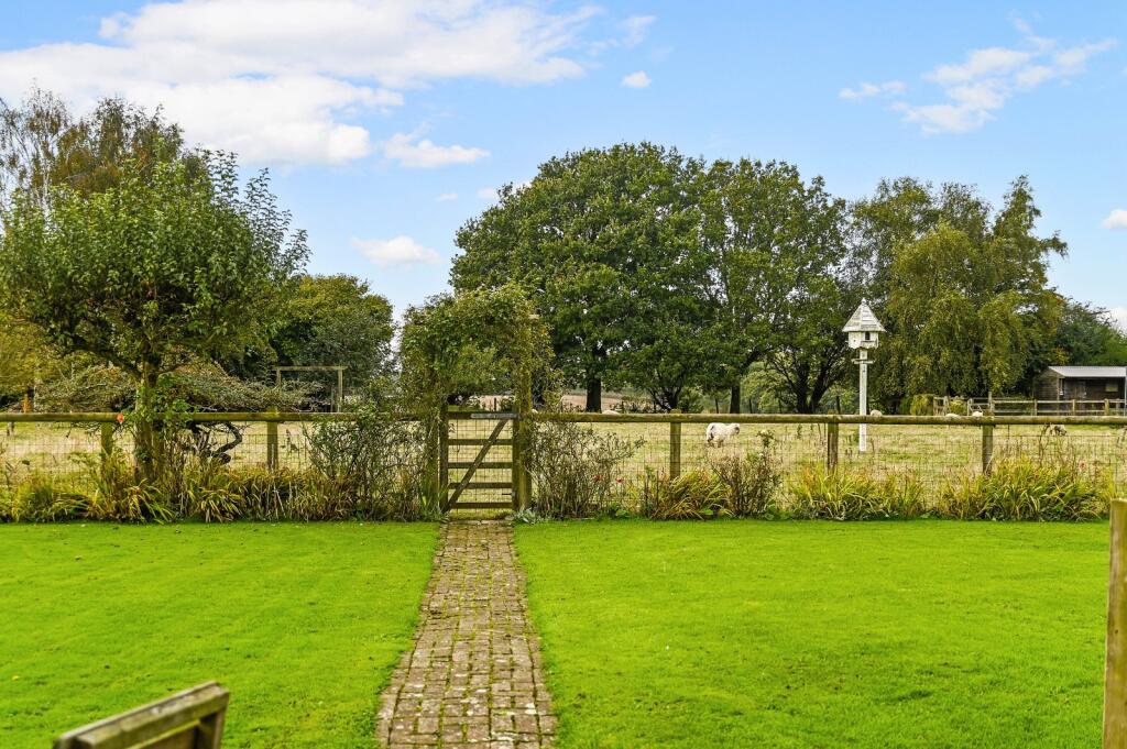 Additional property image - The Farmhouse, Homeside Farm, Bossingham, Kent, CT4