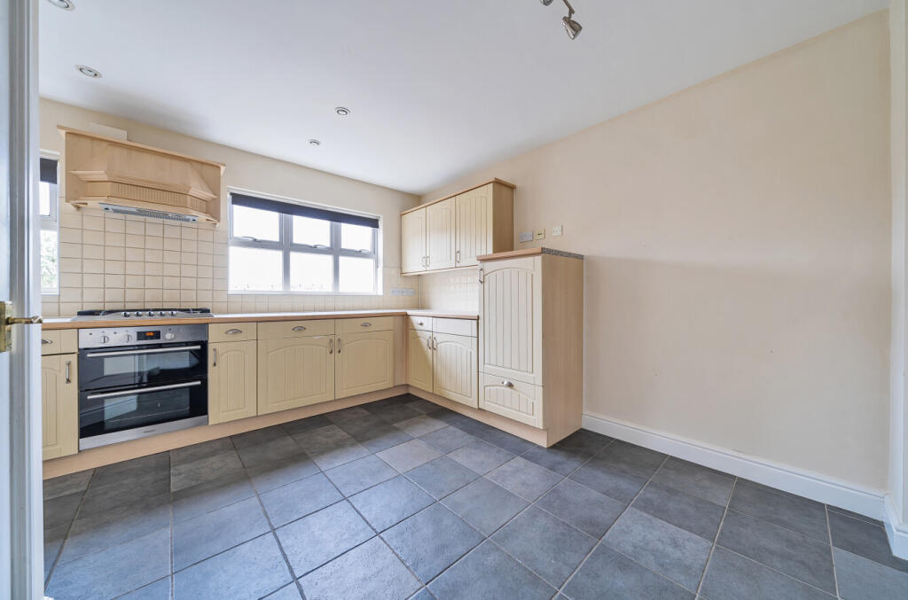 Additional property image - Gardeners Place, Chartham, Canterbury, Kent, CT4
