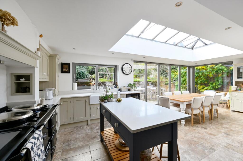 Main image of property: Maidstone Road, Lenham, Maidstone, Kent, ME17