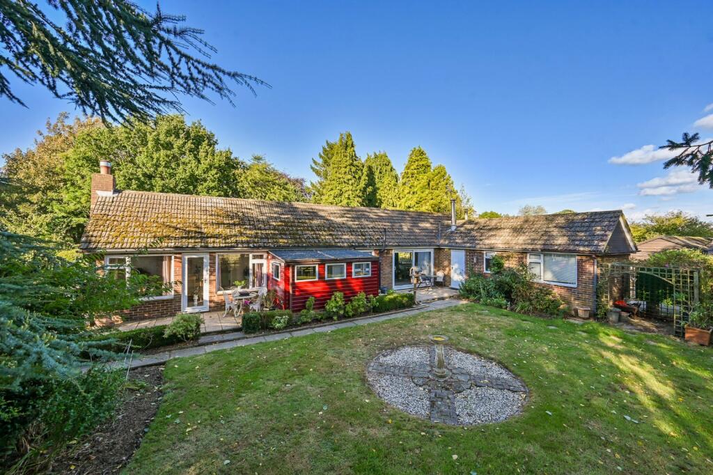 2 bedroom bungalow for sale in Tenterden Road, Appledore, Ashford, Kent