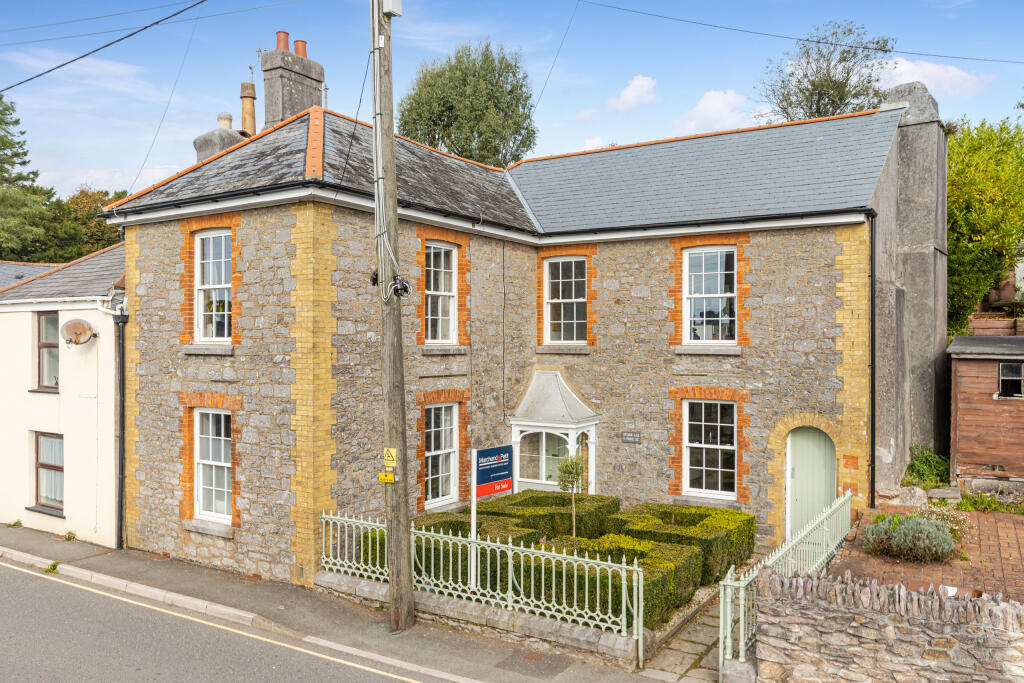 Main image of property: Stone Lee, 9 Fore Street, Yealmpton, Plymouth, Devon