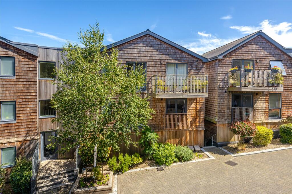 2 bedroom apartment for sale in Sawmill Close, Totnes, Devon, TQ9