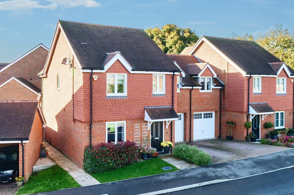 4 bedroom semidetached house for sale in Underwood Road, Billingshurst