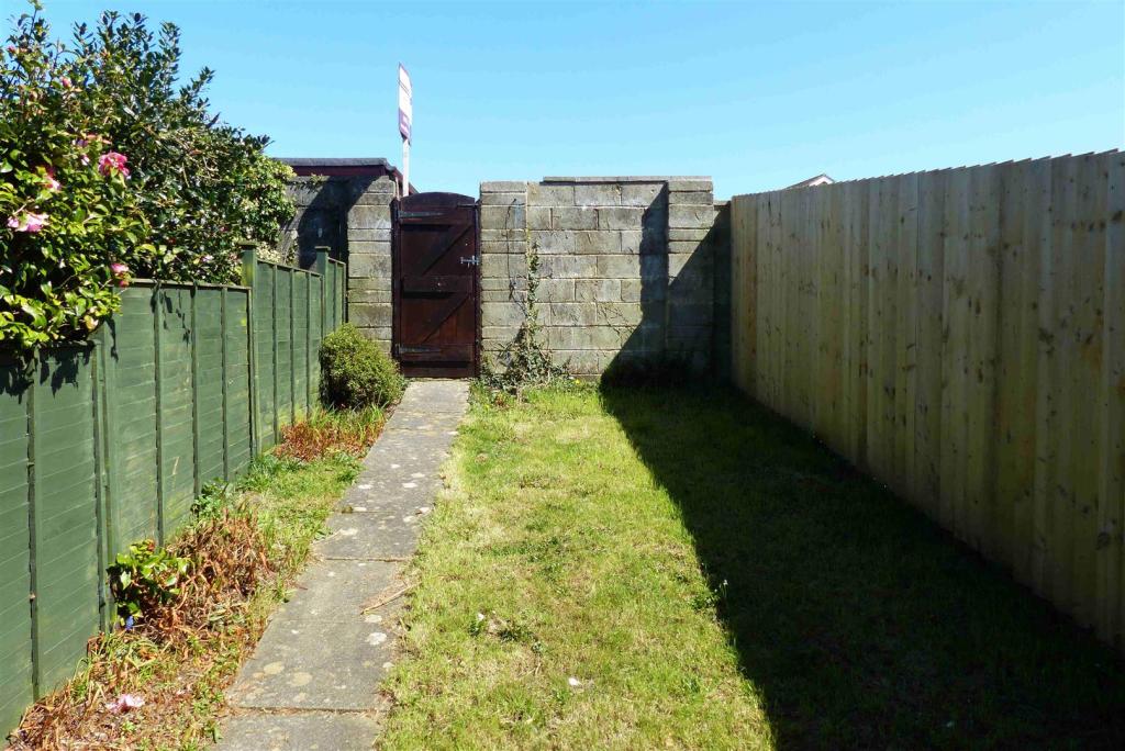 2 bedroom terraced house for rent in Polisken Way, St Erme, TR4