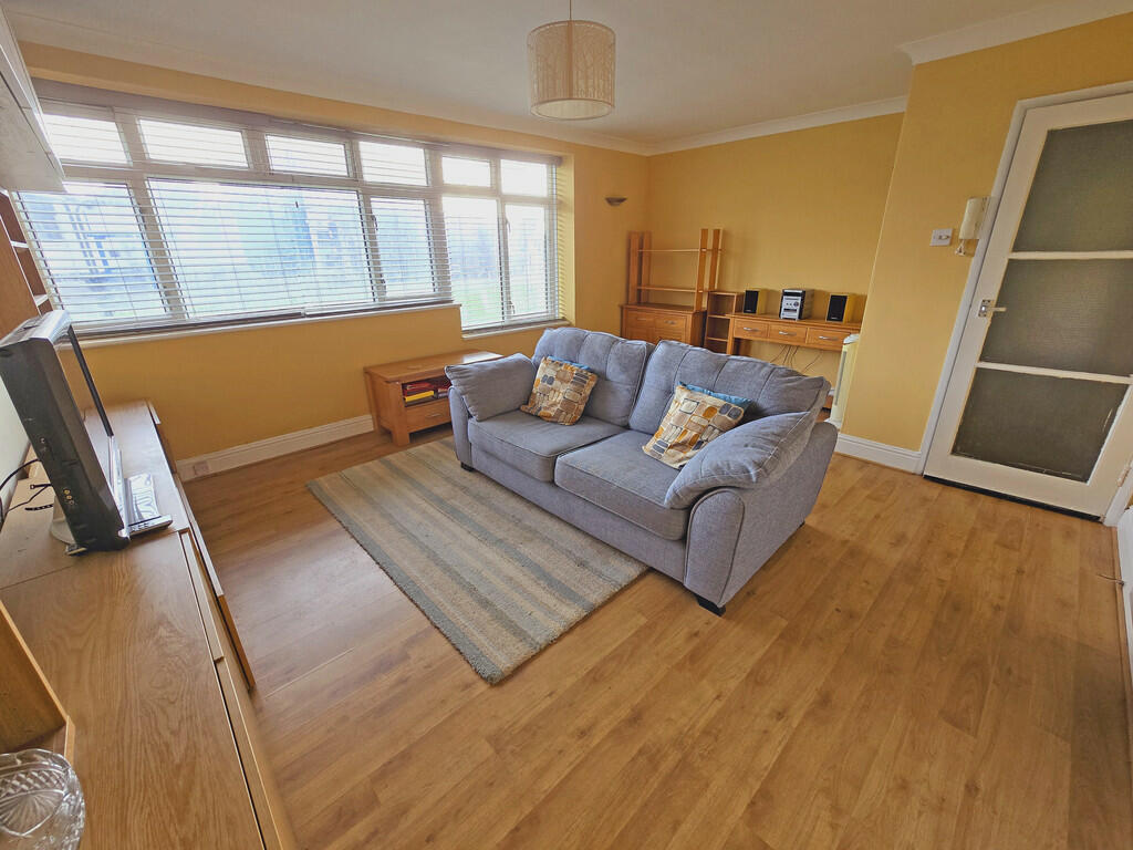 1 bedroom apartment for sale in Butts Road, Southwick, BN42