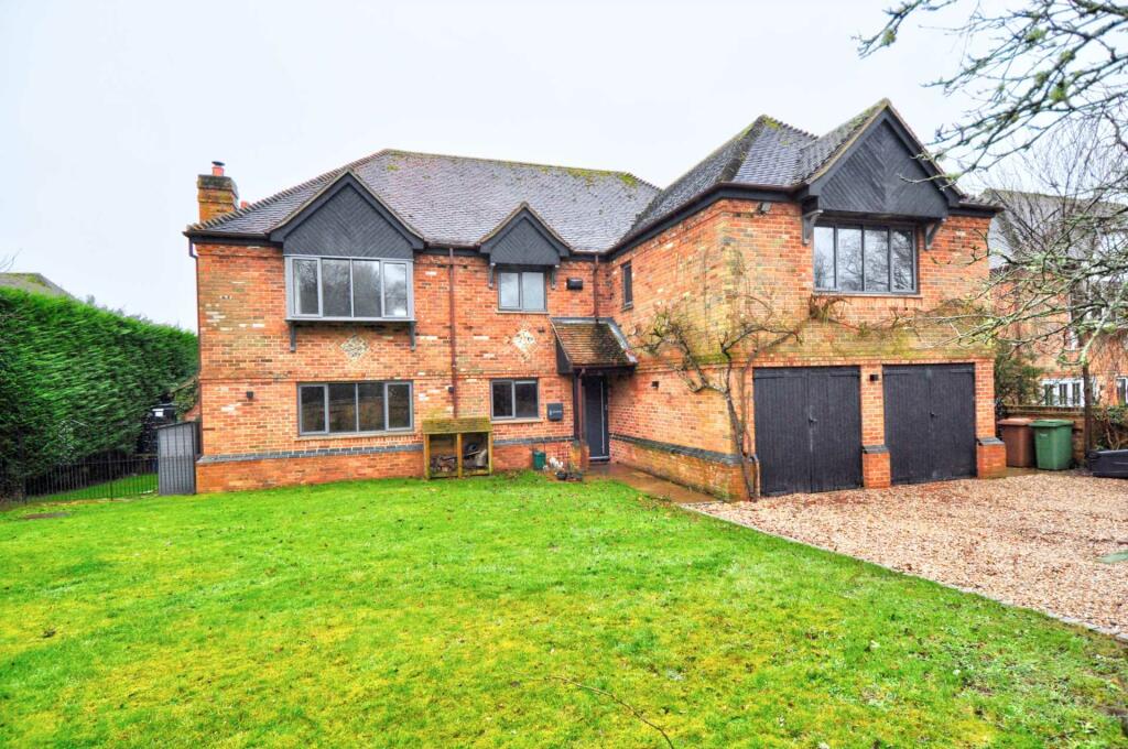 5 bedroom detached house for sale in The Green, Nettlebed, RG9