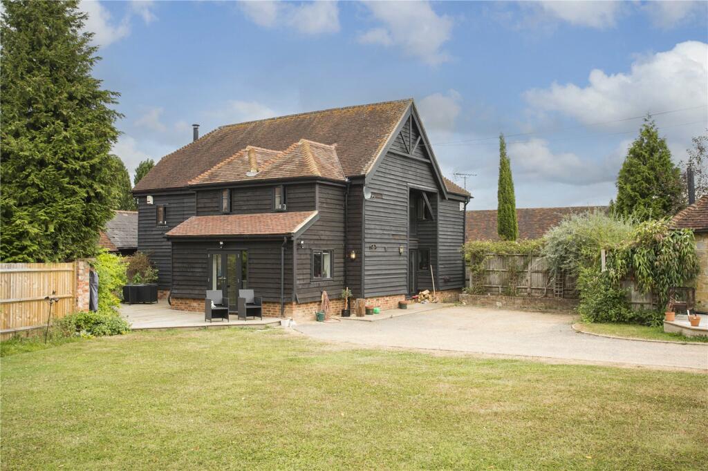 3 bedroom detached house for sale in Clapwater, Fletching, Uckfield