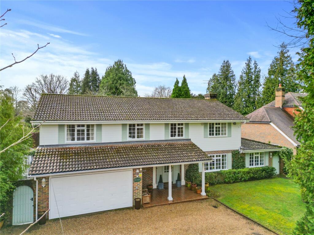 5 bedroom detached house for sale in Middle Drive, Maresfield Park