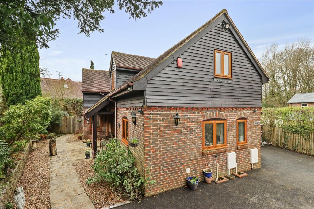 3 bedroom detached house for sale in New Road, Rotherfield, Crowborough