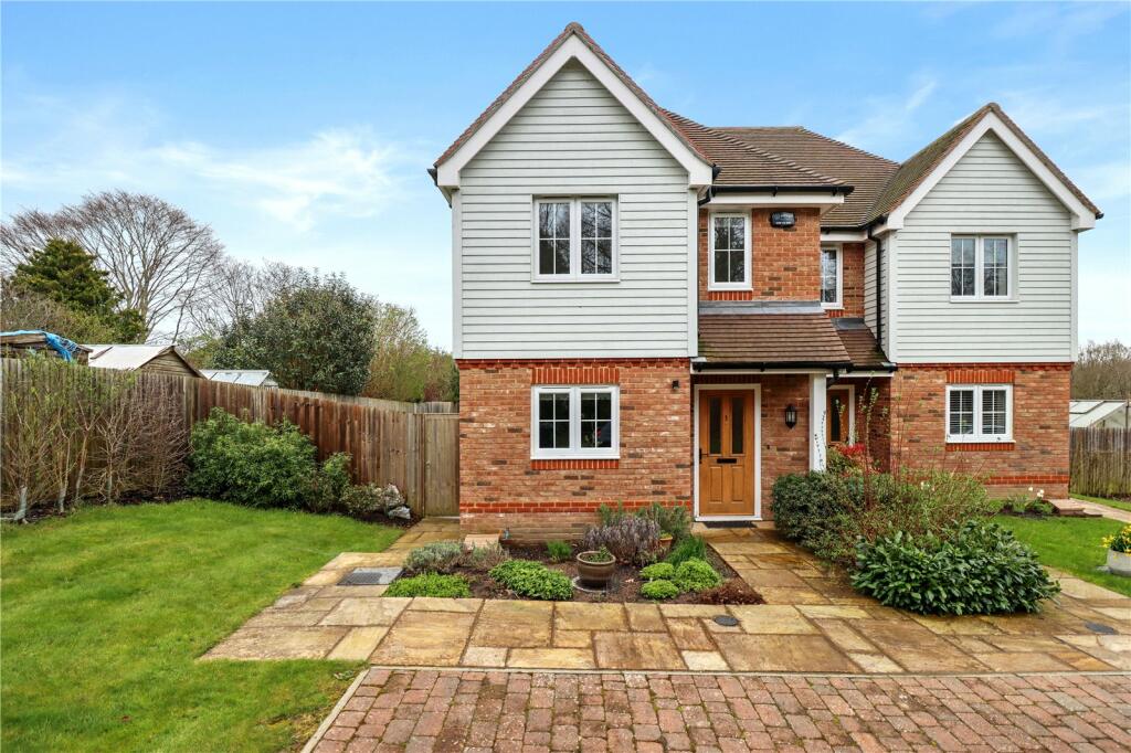 2 bedroom semidetached house for sale in Orchard Place, Maresfield