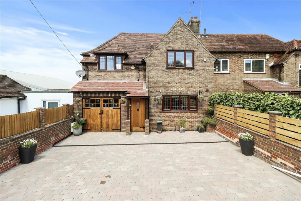 3 bedroom semidetached house for sale in High Street, Buxted, Uckfield