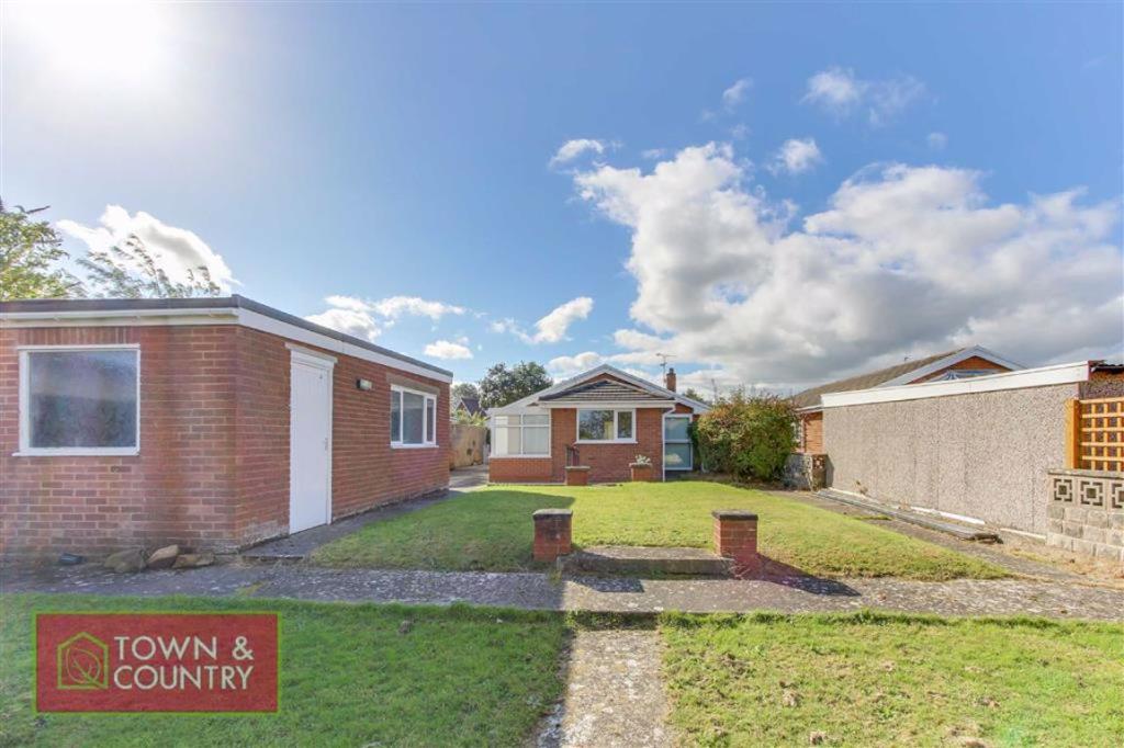 3 bedroom detached bungalow for sale in Halkyn View, Connahs Quay