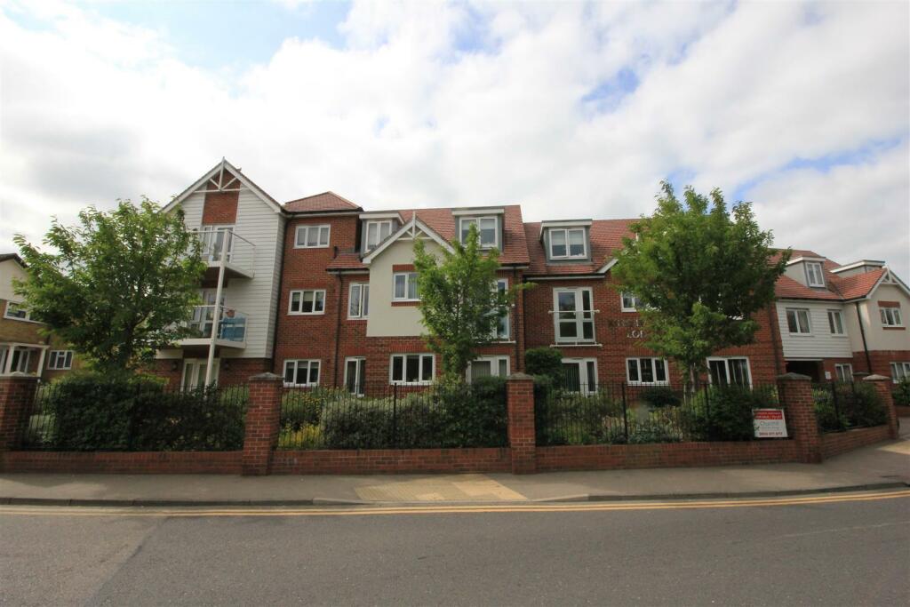1 bedroom flat for sale in King Harold Lodge, Broomstick Hall Road