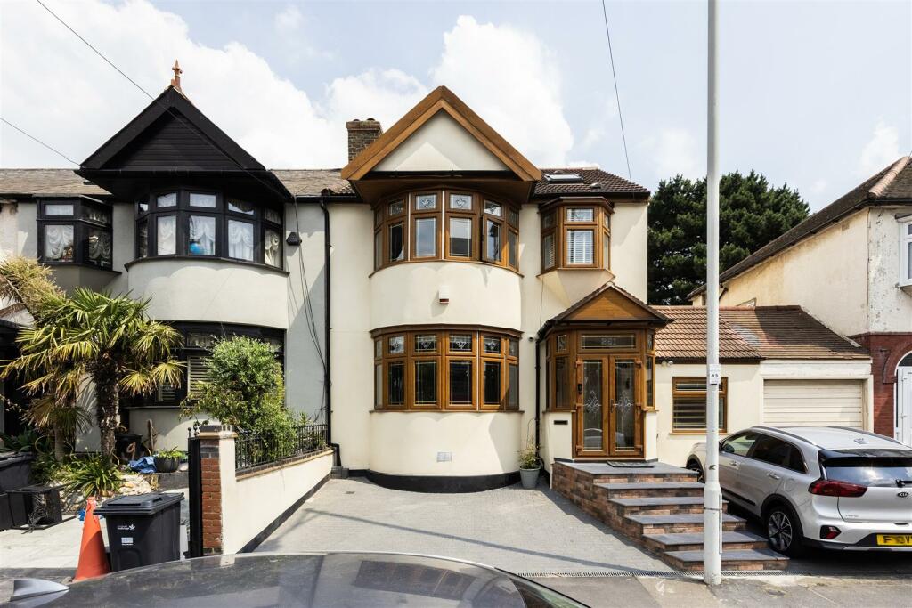 5 bedroom house for sale in South Park Drive, Ilford, IG3