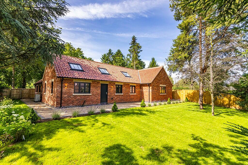 3 bedroom detached bungalow for sale in Manor Lodge, 3a The Spinney