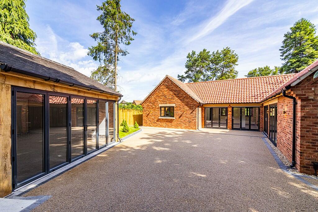 3 bedroom detached bungalow for sale in Manor Lodge, 3a The Spinney