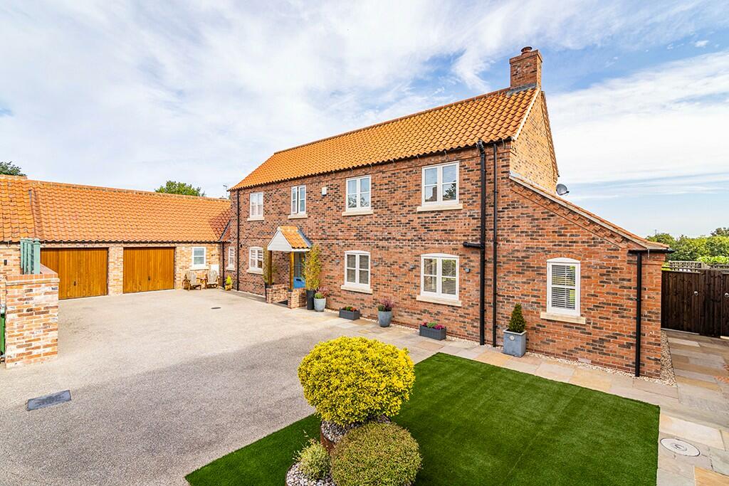 4 bedroom detached house for sale in 2 Chapel Farm Close, Elston