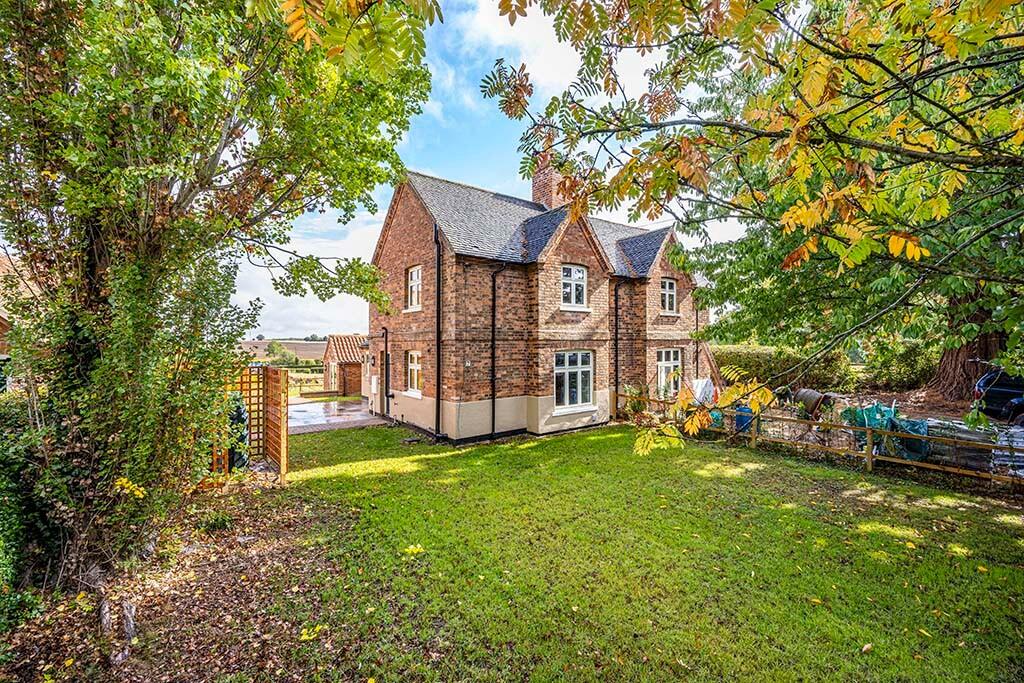 Main image of property: 7 Roewood Lane, Winkburn, Nottinghamshire, NG22 8PH