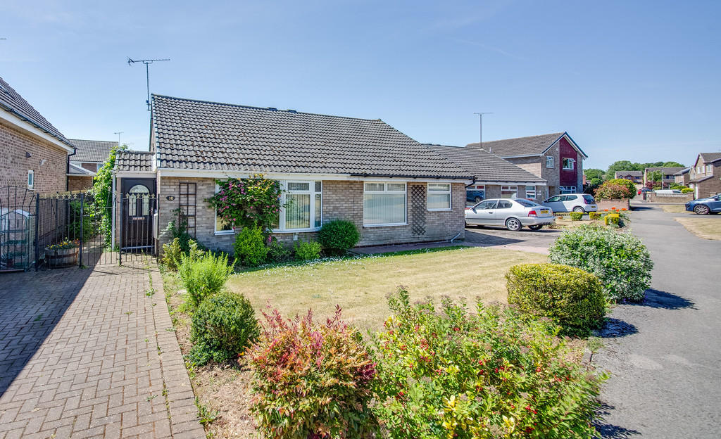 2 bedroom semidetached bungalow for sale in Birkdale Avenue