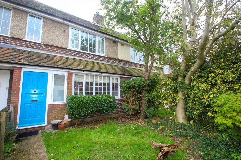 Main image of property: Cliffe Avenue, Hamble, Southampton, Hampshire, SO31