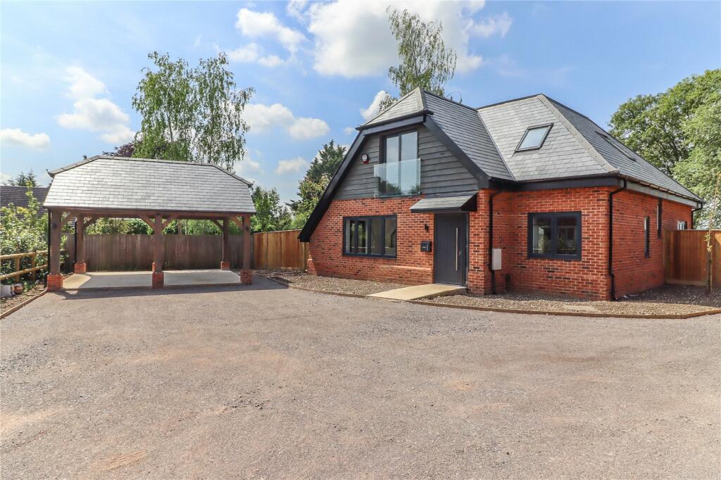 3 bedroom detached house for sale in Dauntsey Lane, Weyhill, Andover, SP11