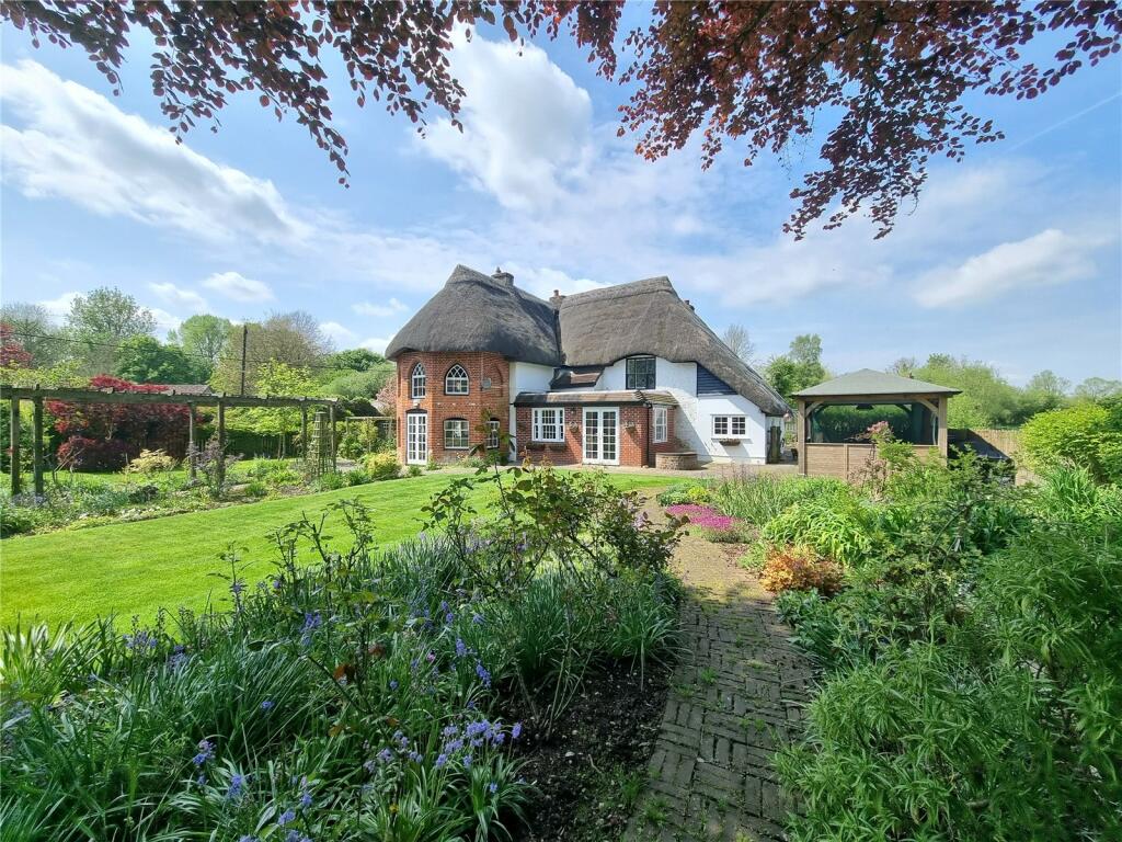 5 bedroom detached house for sale in Gaters Lane, Winterbourne Dauntsey