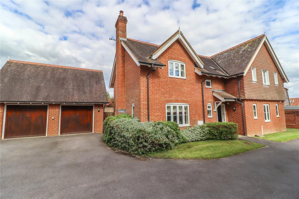 5 bedroom detached house for sale in Martins Rise, Whiteparish