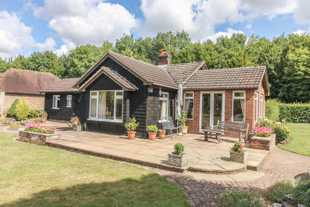 2 bedroom bungalow for sale in Goodworth Clatford, Andover, Hampshire SP11