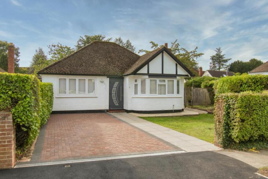 3 bedroom bungalow for rent in Finch Road, Earley, RG6