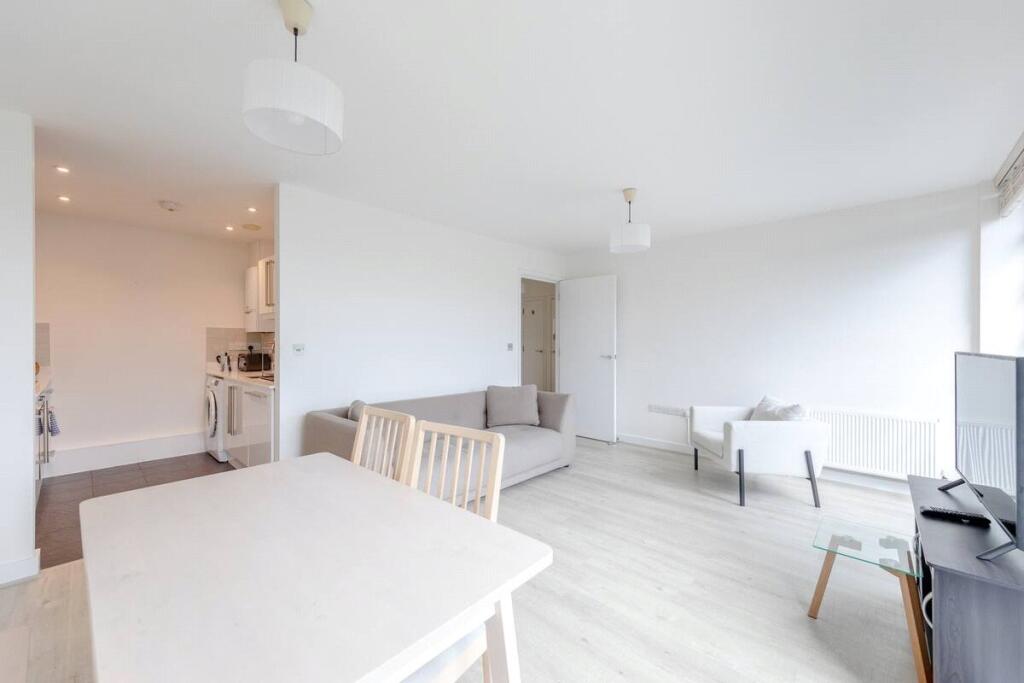 Main image of property: De Beauvoir Crescent, London, N1