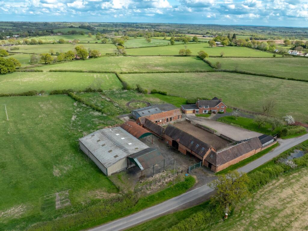 Main image of property: Moat Farm Lane, Ullenhall, B95