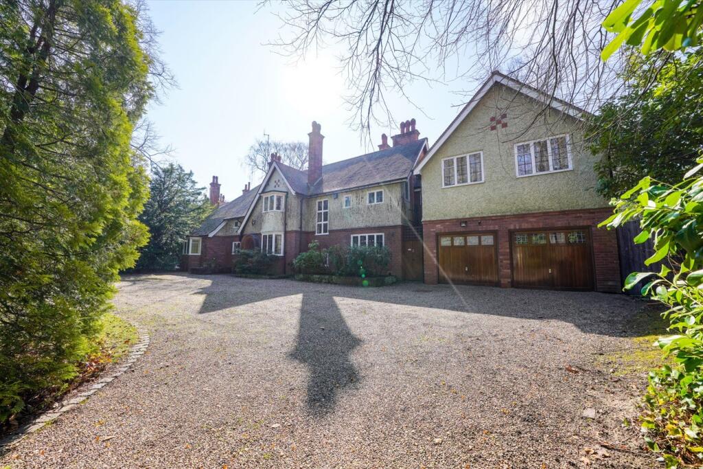 Main image of property: Warwick Road, Solihull, B91