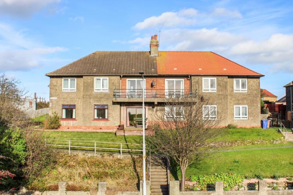 3 bedroom flat for sale in Viewforth, Buckhaven, Leven, KY8