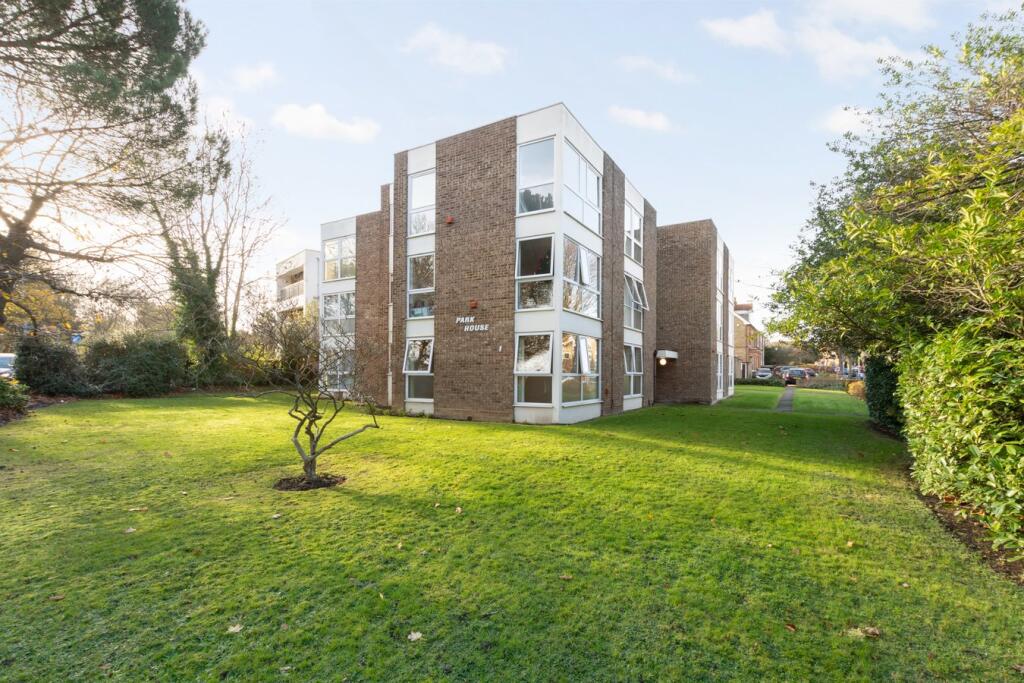 Main image of property: Chislehurst Road, Sidcup, DA14