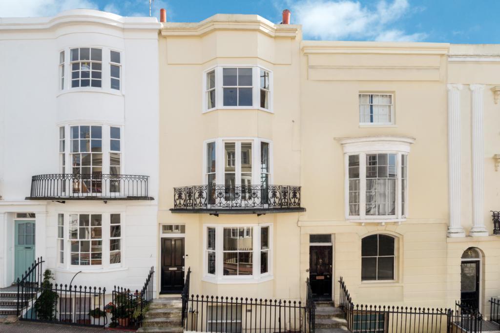 3 bedroom apartment for rent in Hampton Place, Brighton, BN1