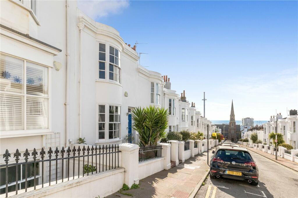 2 bedroom terraced house for sale in Victoria Street, Brighton, East