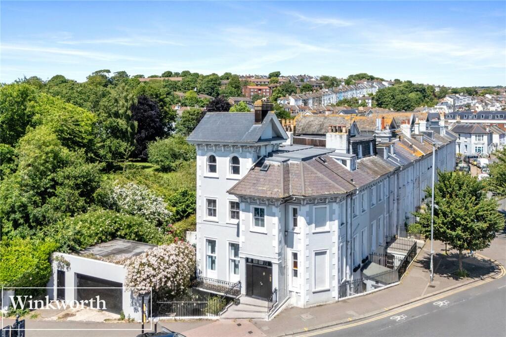 6 bedroom end of terrace house for sale in Park Crescent, Brighton, East Sussex, BN2