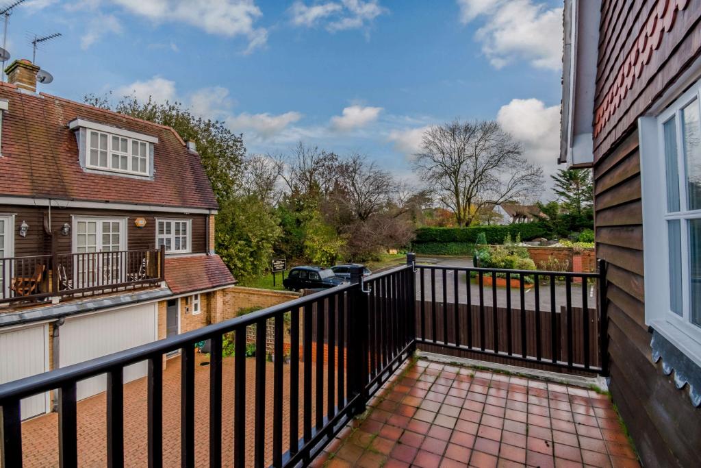 2 bedroom coach house for sale in Beaumont Mews, High Street, Pinner HA5