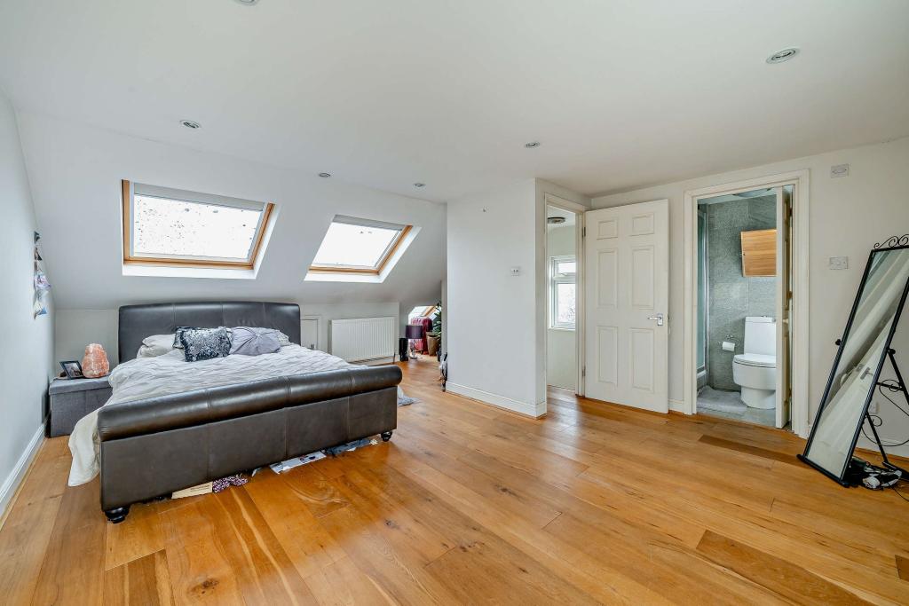 4 bedroom semidetached house for sale in Birkdale Avenue, Pinner, HA5
