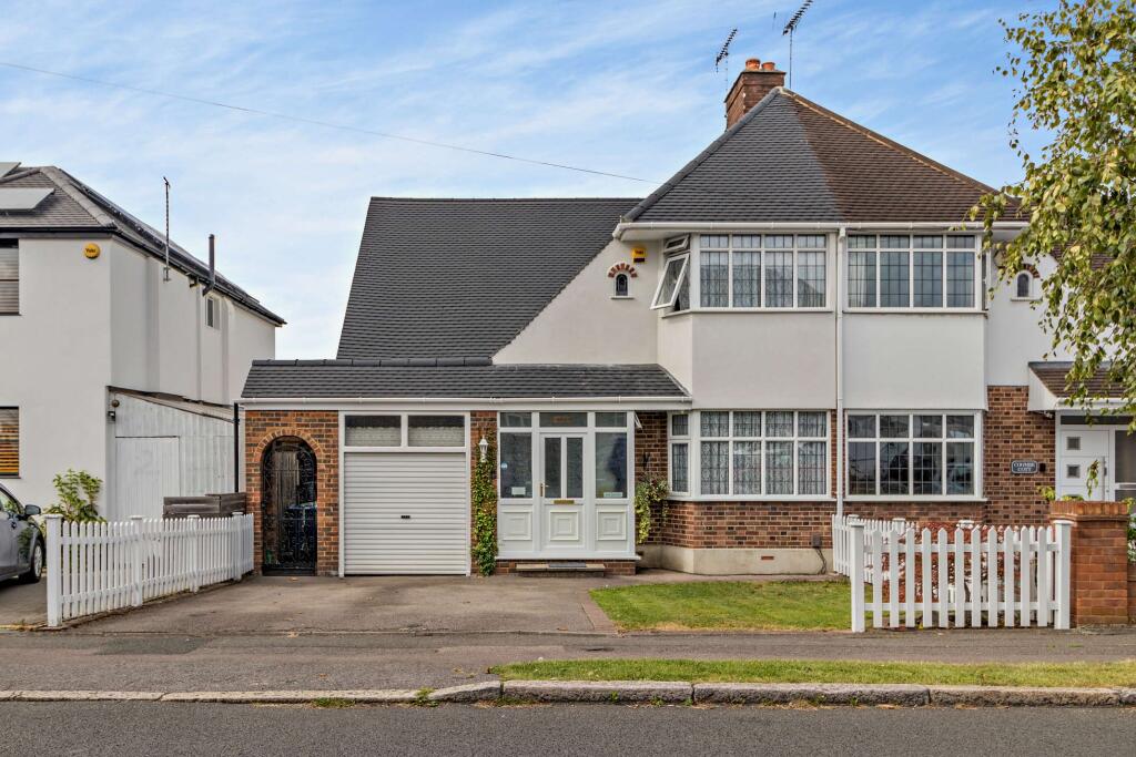 3 bedroom semidetached house for sale in Church Avenue, Pinner, HA5